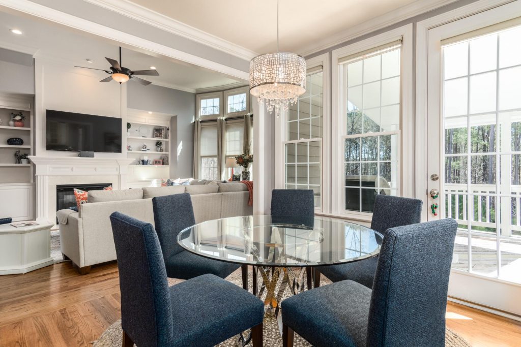 A picture of a luxurious dining table with five comfortable chair